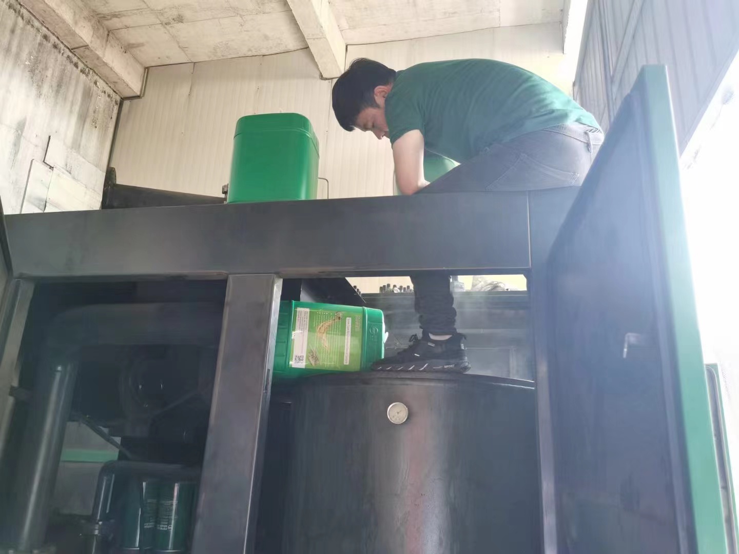 薩震節能螺桿空壓機余熱回收.jpg 薩震節能螺桿空壓機余熱回收.jpg