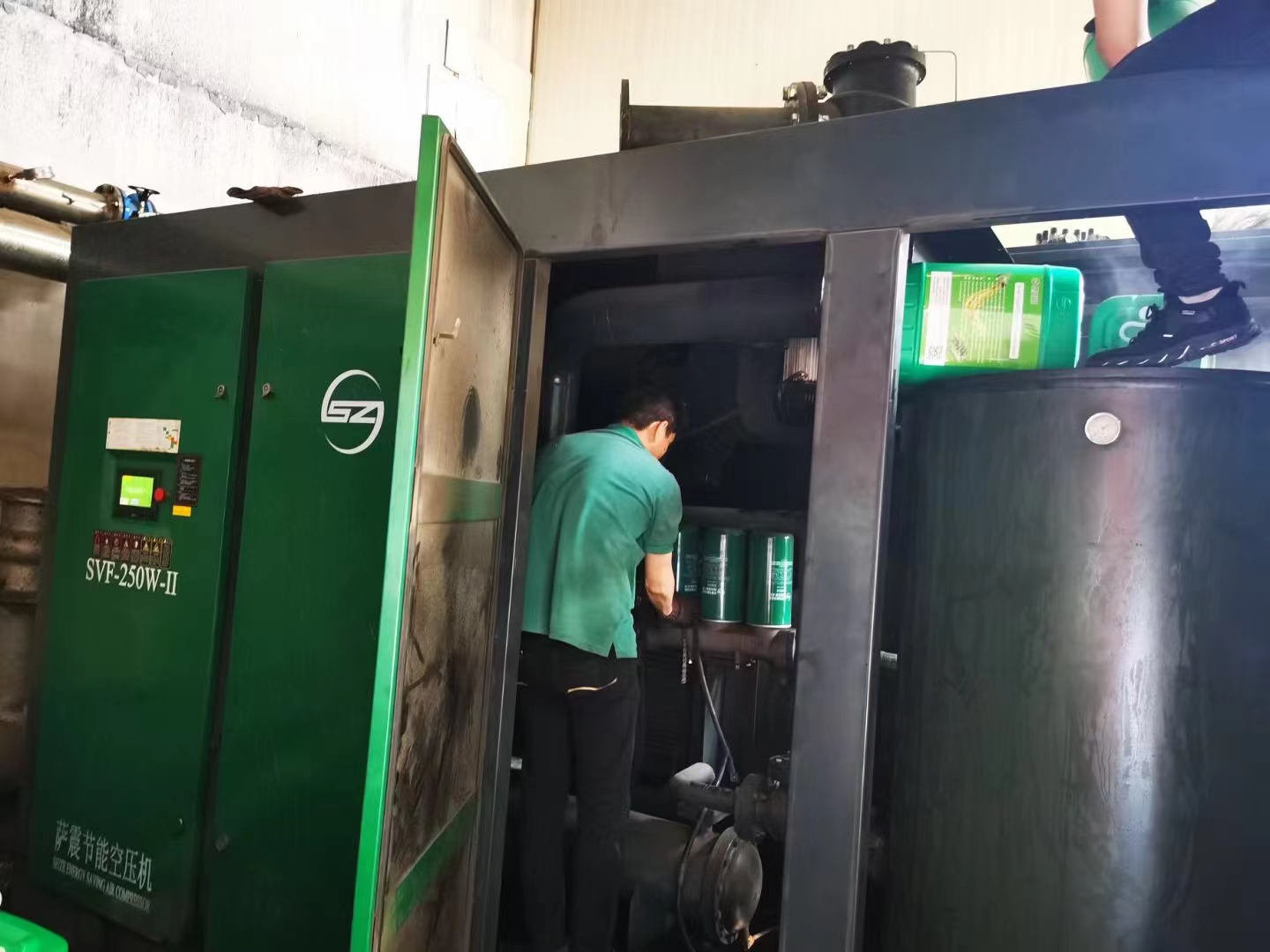 螺桿空壓機無油系列余熱回收裝置.jpg 螺桿空壓機無油系列余熱回收裝置.jpg