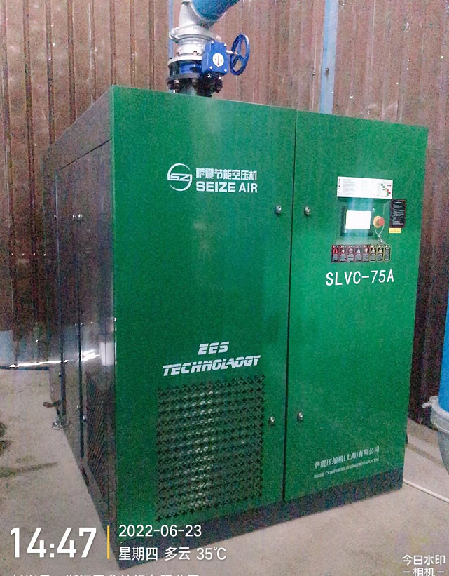 薩震節(jié)能空壓機(jī)售后服務(wù)人員在巡檢.png 薩震節(jié)能空壓機(jī)售后服務(wù)人員在巡檢.png