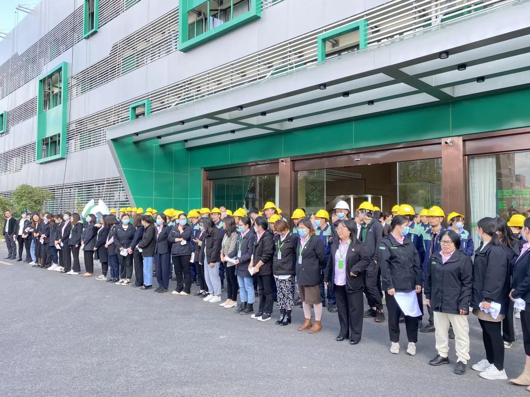 薩震節能空壓機開展消防演練,防患于未然!.jpg 薩震節能空壓機開展消防演練,防患于未然!.jpg