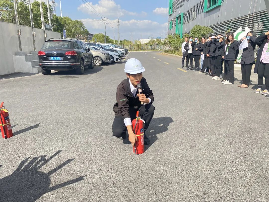 薩震節能空壓機開展消防演練,防患于未然!.jpg 薩震節能空壓機開展消防演練,防患于未然!.jpg