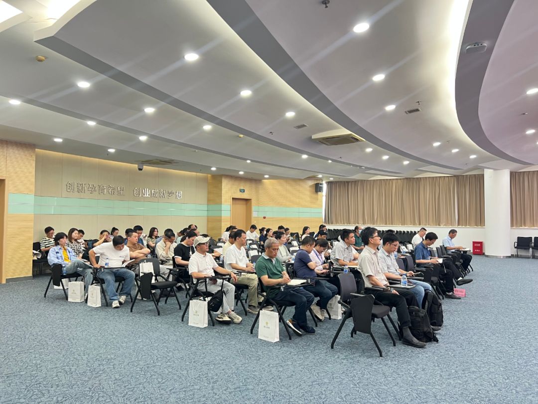 薩震節(jié)能空壓機參加金山區(qū)節(jié)能政策專題培訓(xùn)會 薩震節(jié)能空壓機參加金山區(qū)節(jié)能政策專題培訓(xùn)會